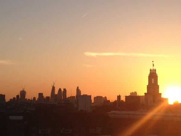 ExplorerScoutEL's tweet image. The sun sets over our manor.