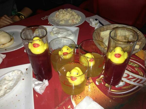 mabelrosbel's tweet photo. #despedida #malaga #vivalanovia @ElenaCogollos @Andreuski_ @lordmary08 http://t.co/EwssADHL25