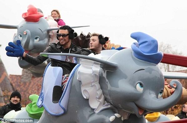 LouisWalshXFact's tweet photo. Imagine what you could do with £10,000. Trip to Disneyland? http://t.co/6y5YQ9dXbv
