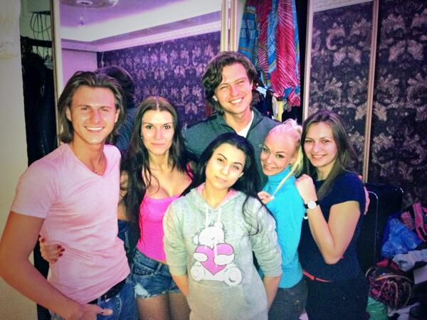 Olga_Potapova85's tweet photo. У Маруси в гостях с @ProhorShalyapin @DmitrySavchuk http://t.co/DxzwH4hIHw