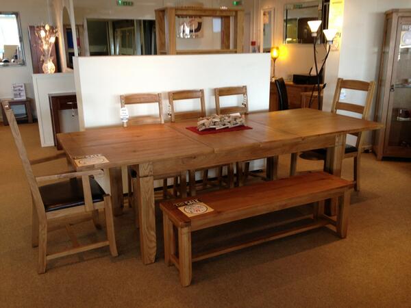 Furnbook123's tweet image. #RusticOak #ExtendingTable #ChoiceofChairsCarversOrBenches 👀👀