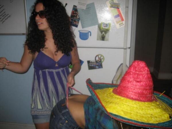 LifeOfLewis's tweet image. Bend over to the front, touch your toes. Bounce that ass up and down and GET LOW #LOLproblems