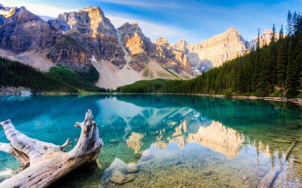 kevin7cm's tweet photo. "@NatGeo_Esp: El lago más espectacular del mundo se encuentra en Canadá. http://t.co/X97FEKoJsq" Dios que pedazo de sitio....