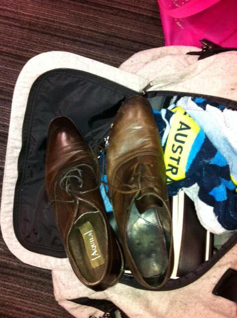 ChrisKStubbs's tweet image. Remind me not to pack my bag in the dark again. Running before work backfired big time #deskdutiestoday #twoleftshoes