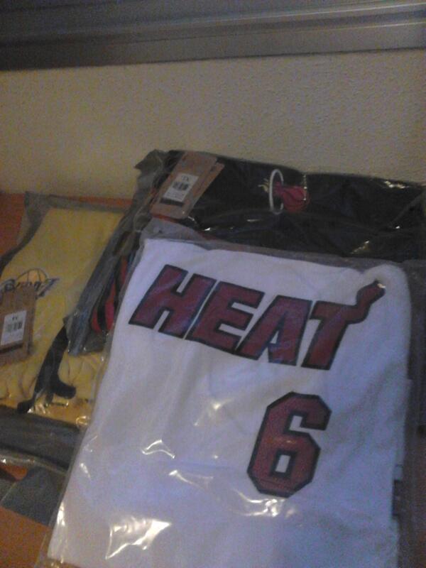 danizquierdo4's tweet photo. @CamisetasNBAesp.  Ya esta aquí el pedido, muchas gracias http://t.co/fFyGhAE2kb