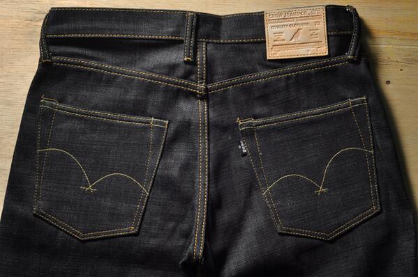 Available in our store : <a href="/crowjeans/">Crow Jeans</a> lot 002, 15oz selvedge denim with slim straight cut.