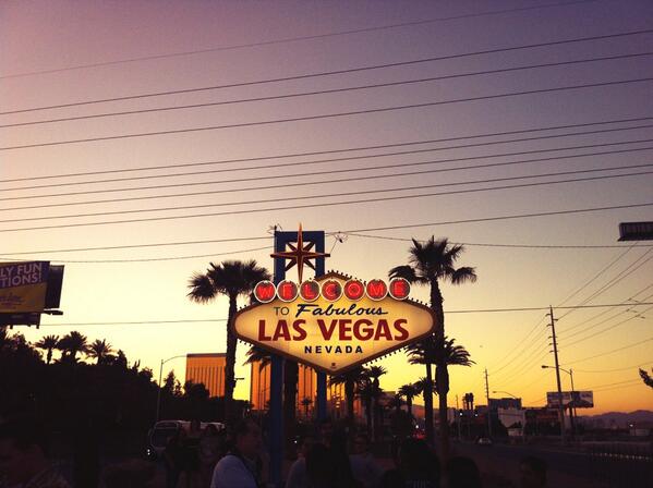 KendalSarah's tweet photo. @LasVegasSign we're finally here!!! http://t.co/3J0F2IhNgE