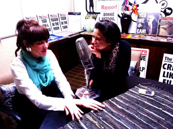 AnmiHoniball's tweet image. Some radio interviewing with the oldest microphone :) @MoniqueVrey  @Nienish_ #pjourno