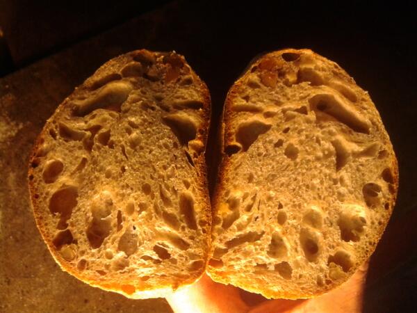 RiotRye's tweet image. Pop into @BlazingSalads today and sample some #Sourdough Walnut bread #RealIrishbread #Crumbshot