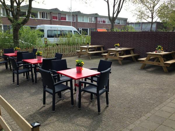 Het terras is weer geopend vandaag tot 21:00 kom langs en geniet van iets lekkers #Anytyme #Doetichem #leutekum #zon