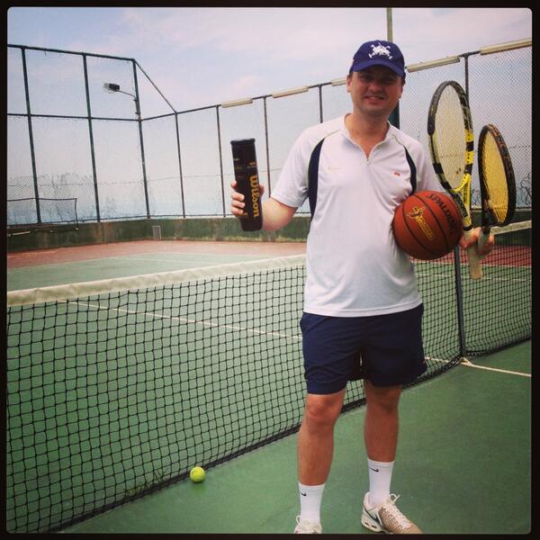shmen555's tweet photo. Всем спорт🎾🏀🎾🏀🎾🏀 http://t.co/MoB1iJthYj