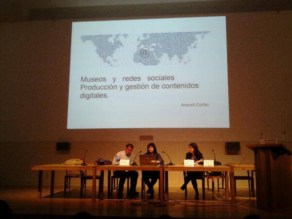 Amaguado's tweet image. MT @PaulaCabaleiro: Lujazo de Mesa @culturele @RufinoFerreras en #comvirus presenta señorita enredadora @encarnalago