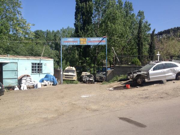2spanners's tweet photo. We have been visiting scrap yards to find a buyer for the car http://t.co/LCQbAFvW8C