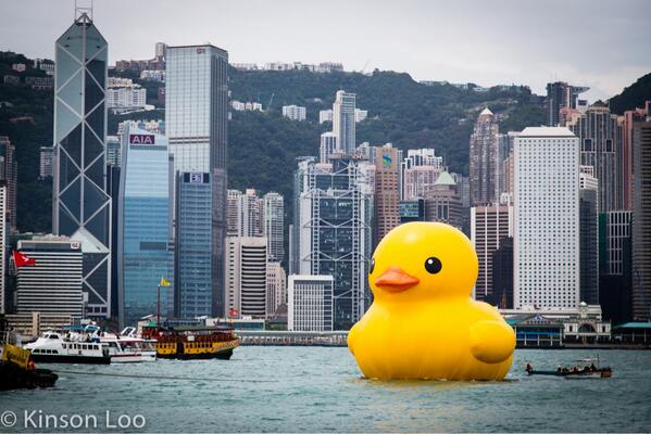 kinsonloo's tweet image. Rubber Duck cruising in HK harbour yesterday.  ~Canon 5D3 EF24-105mm f/4 L