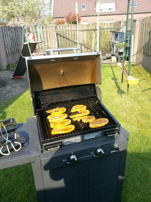 Bertran23187196's tweet photo. BBQ seizoen is weer geopend http://t.co/X4tSgT9Gbv