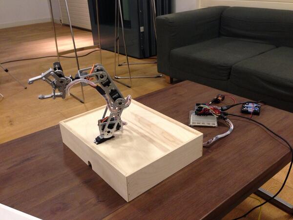 Robotic arm done, mobile as controller to <a href="/arduino/">Arduino</a> Uno &amp; Ethernet Shield via Sockets ... :D