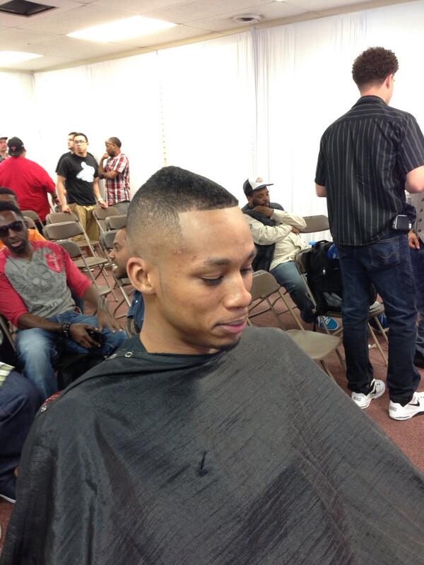 MLBJoeFlano's tweet image. Check The Homie out! Modeling for #OfficialCuts Class!