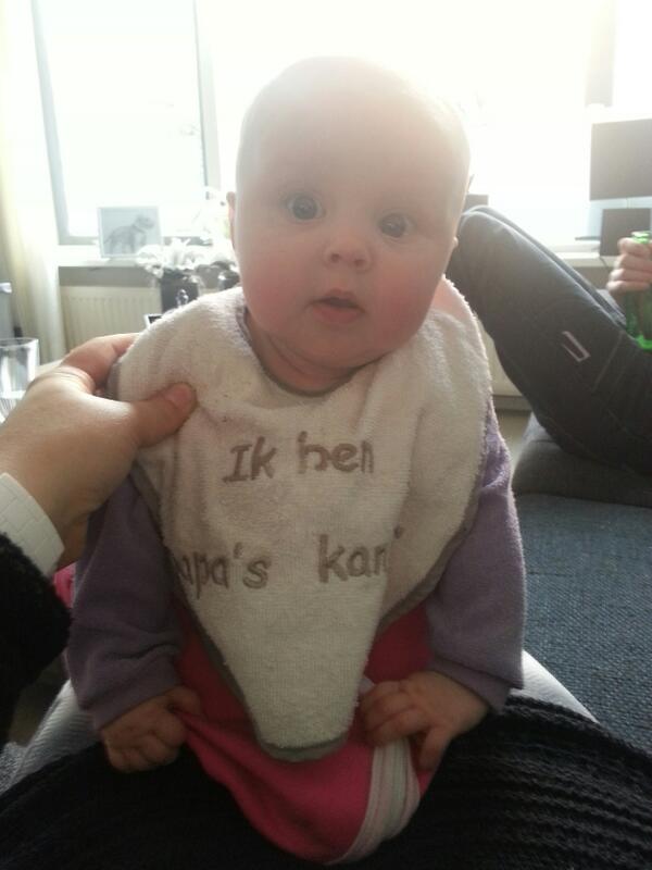 dymphy2's tweet photo. Slapen. .. zo moe was gezellig bij kim een kleine ashley http://t.co/T21jS919Rr