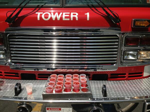 cryanbarber's tweet image. #ReadingFire is staying hydrated out here for this apartment fire, 200 block of South 5th #ReadingPa