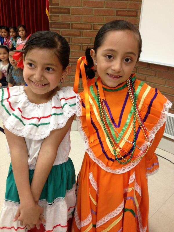 MonroeElem1's tweet photo. 1st Grade students celebrate Cinco de Mayo. http://t.co/sfqfj5AGEY