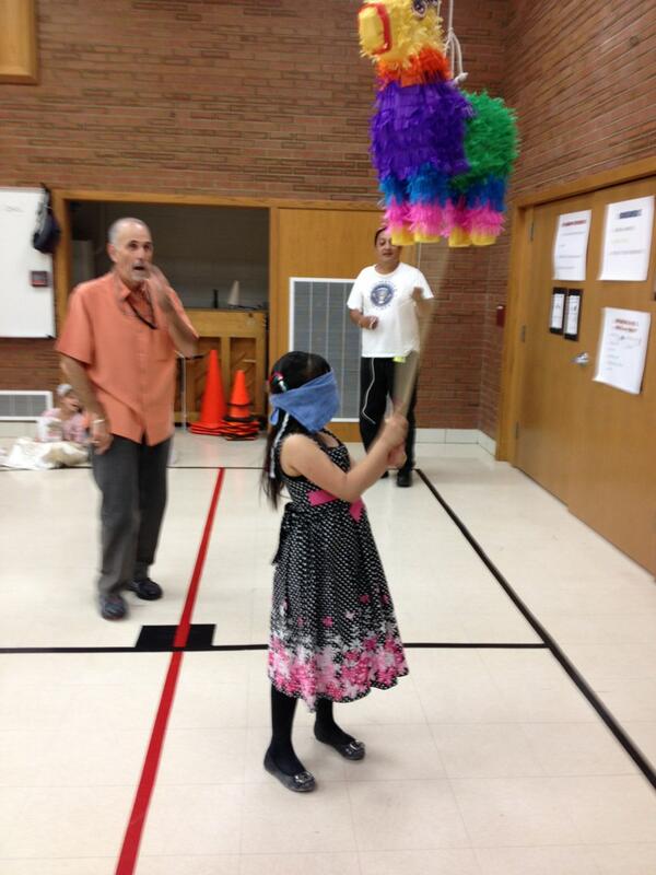 MonroeElem1's tweet photo. Spanish Dual Immersion students celebrate Cinco de Mayo by taking a whack at a piñata. http://t.co/09yBadsSLu