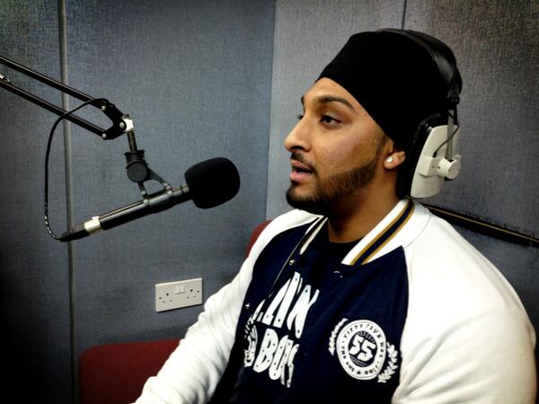 rajghai's tweet photo. @San2Music live on @ThisIsBuzzRadio right now. With @mentorbeats http://t.co/lJG2CMYe1Q