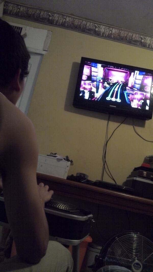 diegozupo's tweet photo. Ribera Dj Hero http://t.co/O122FaRgFB
