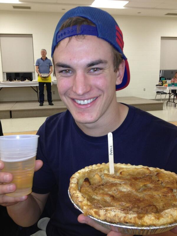 drhame's tweet photo. Fritzys warm apple pie. http://t.co/WX7k9jOAMZ