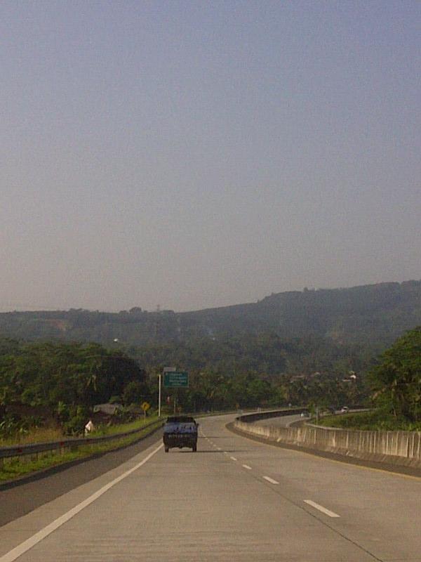 alexsriewijono's tweet image. On the way to Gedong Songo, with @harindabama 'org #Semarang yg blm pernah ke sana' :) #simplyhappy