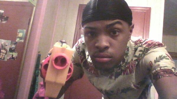 PostBadDurags's tweet photo. #DURAGFAM #PostBadDurags NIGGA IS THAT A WATER GUN? @BadLuckRella http://t.co/vGgJE7CYHH