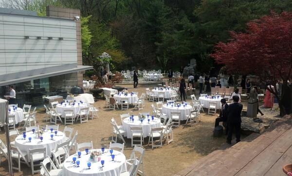 '안나비니성북' 하우스웨딩 있습니다 
봄내음 가득한 작은 숲속 정원에서  예식 신랑,  신부님 행복하세요~~~~~~^^