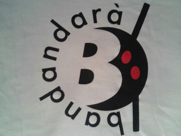 Bandandara's tweet photo. Tots junts per la pau! http://t.co/q0MlJkuqyG