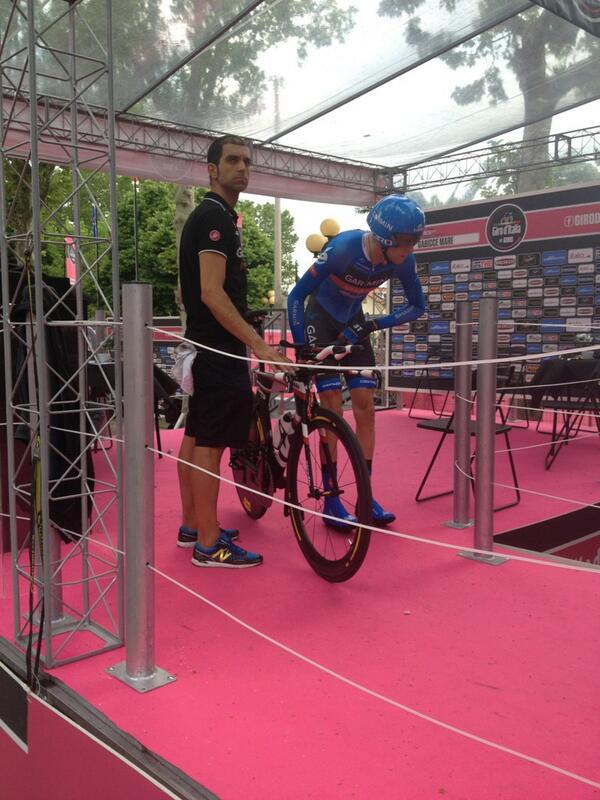 GarminLive's tweet photo. #giro: @ryder_hesjedal si prepara alla partenza http://t.co/IlGyRqTW0Z