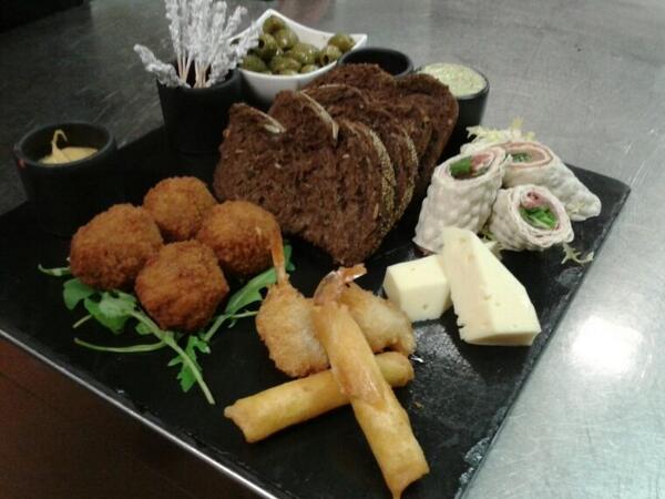 Kom ook lekker borrelen op het terras <a href="/tGasthuys/">'t Gasthuys Joure</a> #borrelhapjes