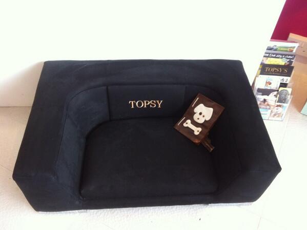 cestmama's tweet photo. Dog bed /sofas available in various designs and colours match your furniture order  @Topsysboutique #dogs #harborne http://t.co/8ep5mcMySb