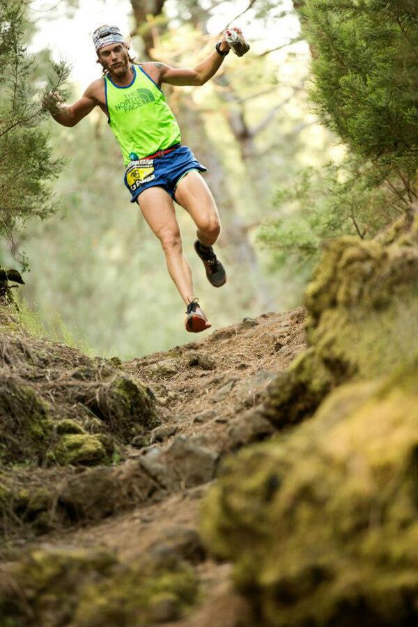 FabiGlezD's tweet photo. @timmyolson_run  "Flying" #TRANSVULCANIA http://t.co/FwnRBd63hA