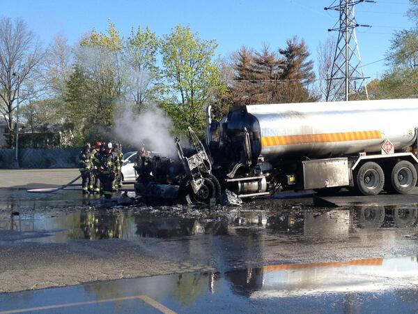 IronmanEp's tweet image. Nothin like a tanker fire filled with diesel fuel to start your day. #fdproblems 🚓🚒🚑