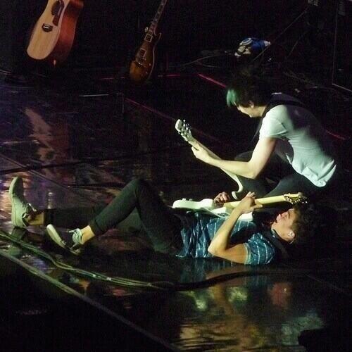 Calum5SOS's tweet image. Not too sure about what were doing here.. @Michael5SOS