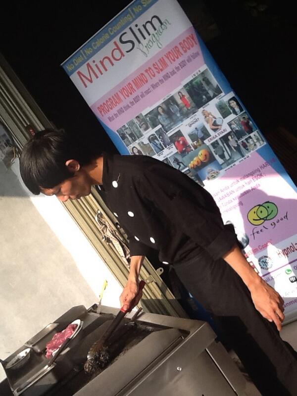 praburevolusi's tweet photo. RT @coach_arvi: Eat wot u want including steak @Steakology, n stay SLiM ! Bisa pake #5MagicRules @mindslimprogram :) http://t.co/IWYHgFd1MY