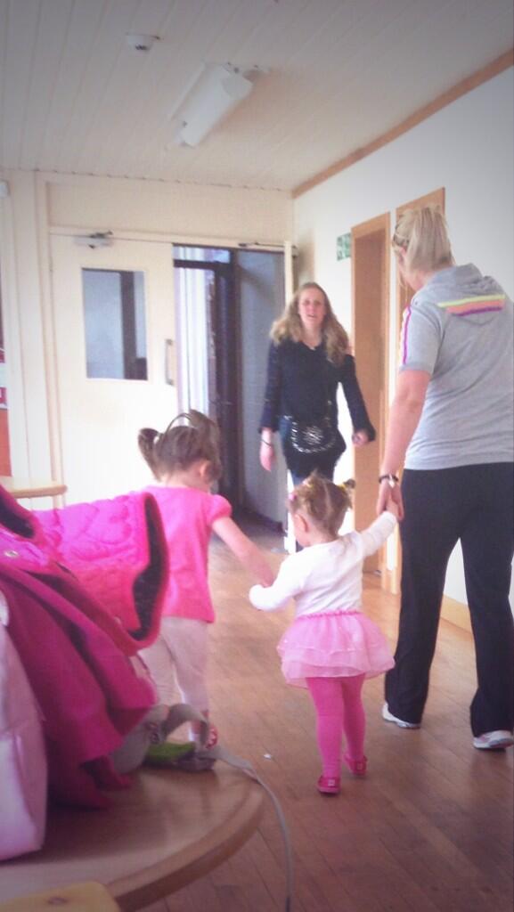 cazben1926's tweet photo. @ALIBALISMITH @x_Diane_xx grace and Erin going dancing x http://t.co/mBXiR7GQ7T