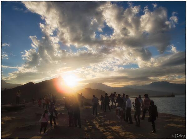 ngchiheng's tweet image. How I imagine the Pearly gates would look like. Hoard of souls trying to get in b4 the sun goes down. #MonkeyLogic