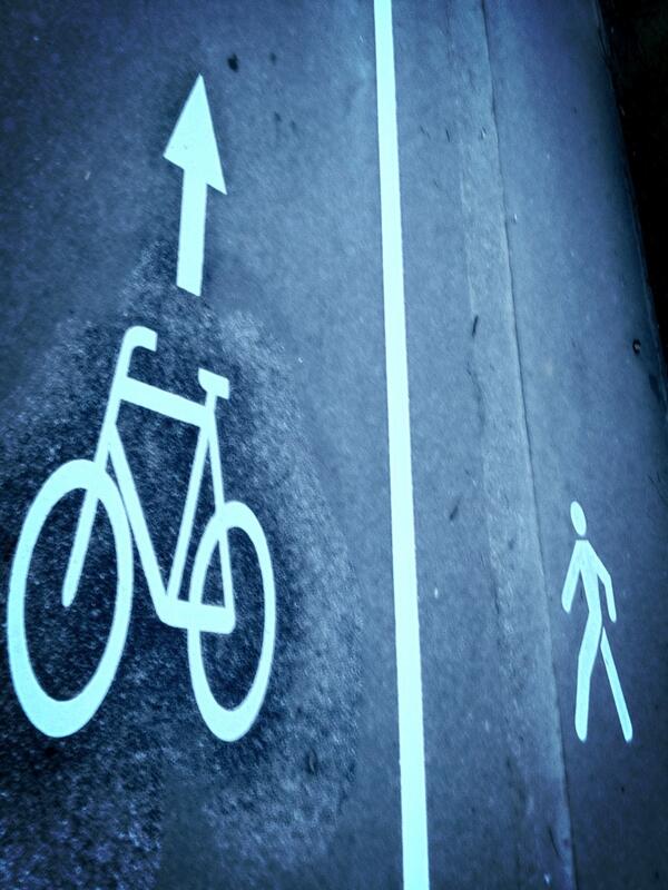 luarab13's tweet photo. Hard #decision #walk or #drive ......
I m lost 
But never go back to same street http://t.co/hi7LGxTjPZ