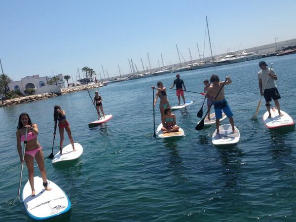 NaluSur's tweet photo. Equipazo en nuestra salida de SUP desde el #PuertoDeportivoMarbella! Con @blancacominges @sofialuque145 @aranchissh http://t.co/etV7lNaKuR
