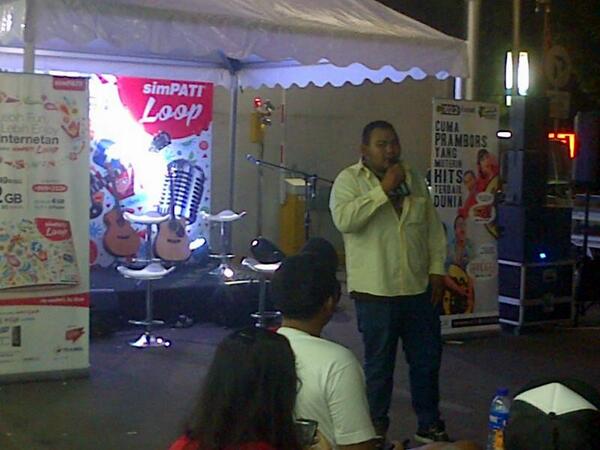 kormaketawa's tweet image. Yak giliran @ficocacola di #SimPATILoop @simPATI @indomaret_co_id point ampera.