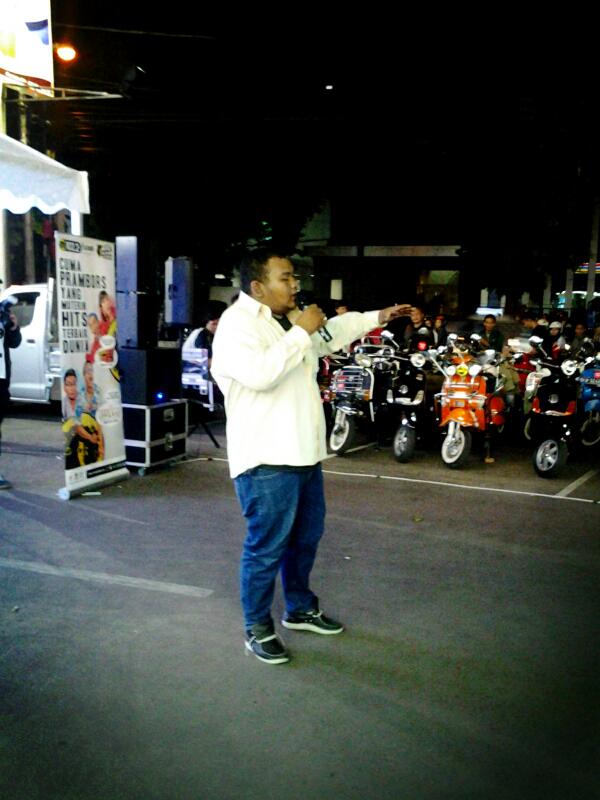 SIMPATI's tweet image. Malem minggu pas banget nih nonton @ficocacola stand up comedy di @indomaret_co_id Ampera! Seruu! :)) #simPATILoop