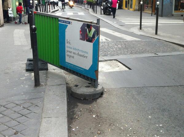 OlivierRazemon's tweet image. Et puis sinon ça fait trois semaines que la Marie de #Paris intervient ici "pour un chantier urgent". #Naplesstyle