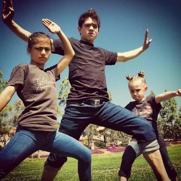 “@CZeitung: #KentuckyDerby Enjoy friends &amp; BE <a href="/STYgear/">Stygear</a> <a href="/conniestevens8/">connie stevens</a> ”yes” #teamtylerweaver