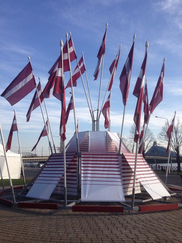 Labzars's tweet image. Svinam