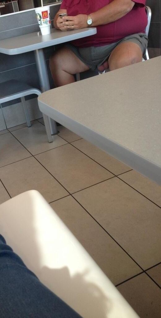 ST3LLARpalusz's tweet image. "@IErnieZazueta: at @mcdonalds and I can't even enjoy my food. #smh http://t.co/tnL8rpj2JT" I'm laughing so hard omg yack