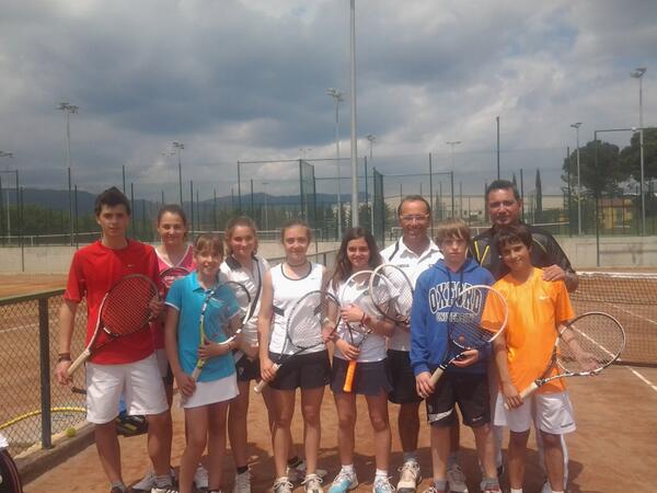 FelixCTR's tweet photo. Grup de jugadors del Club Tennis Vic han vingut avui a fer una Jornada d'entrenament intensiu amb Fèlix Riba, al CTR. http://t.co/MRG5hag29q